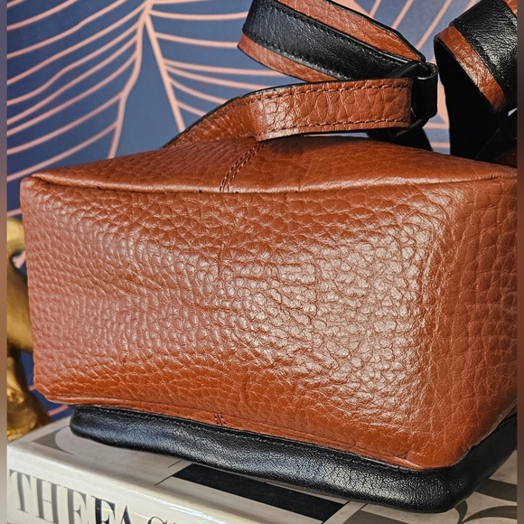 NWT VEL ROSSI ITALY BACKPACK - Picture 4 of 14